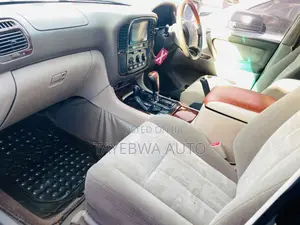 Toyota Land Cruiser 1999 White