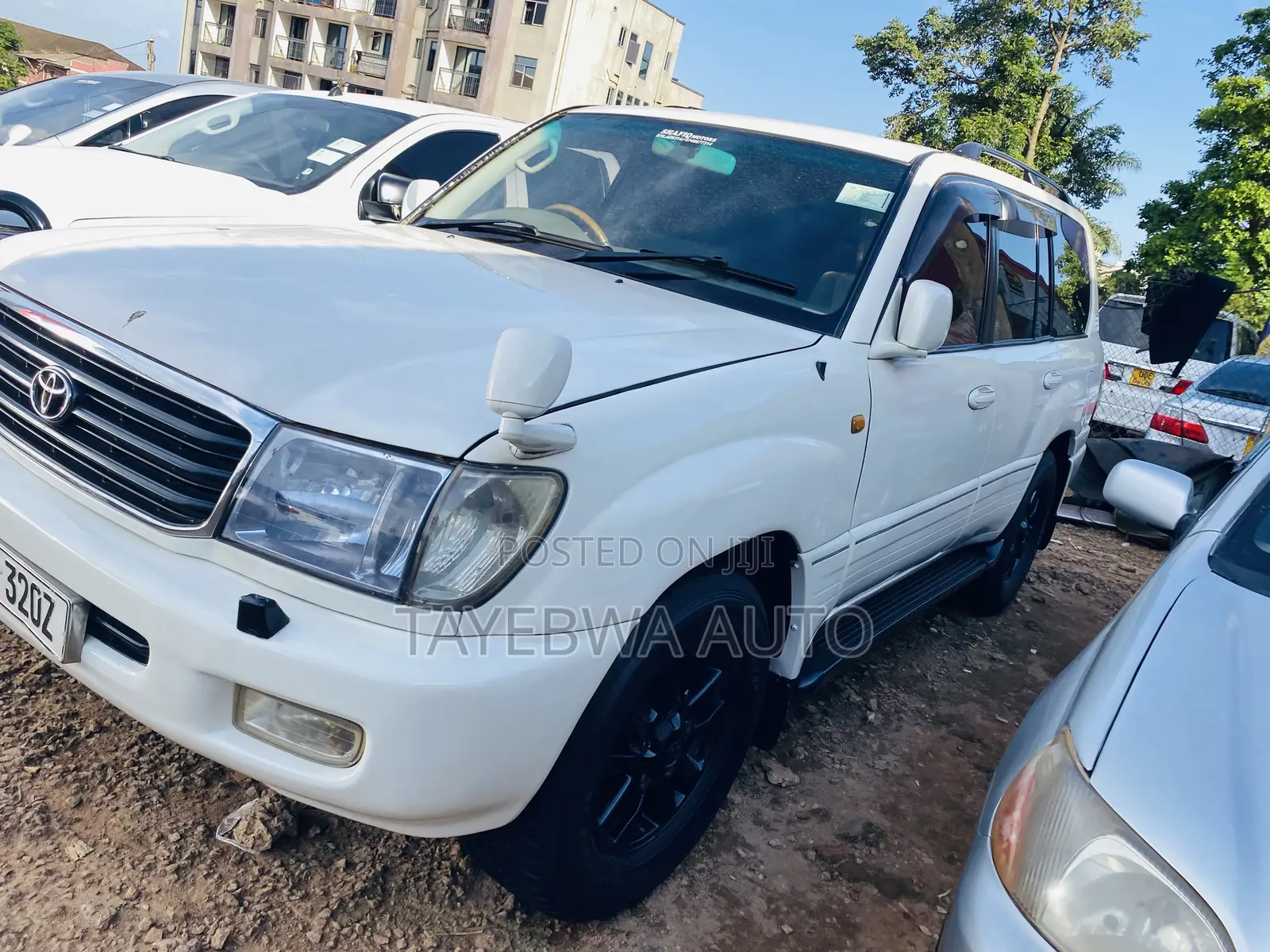 Toyota Land Cruiser 1999 White