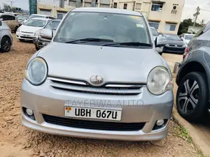Toyota Sienta 1.5 FWD 2006 Silver