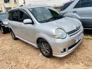 Toyota Sienta 1.5 FWD 2006 Silver