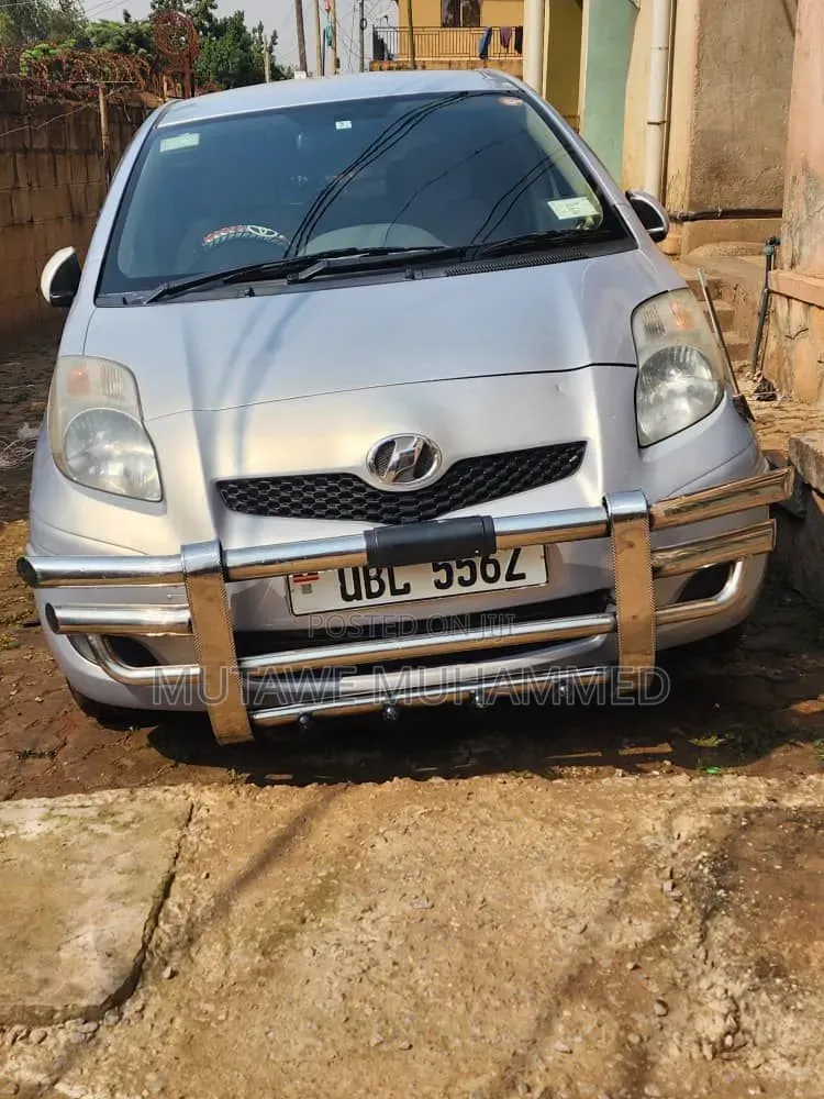 Toyota Vitz 2008 Silver