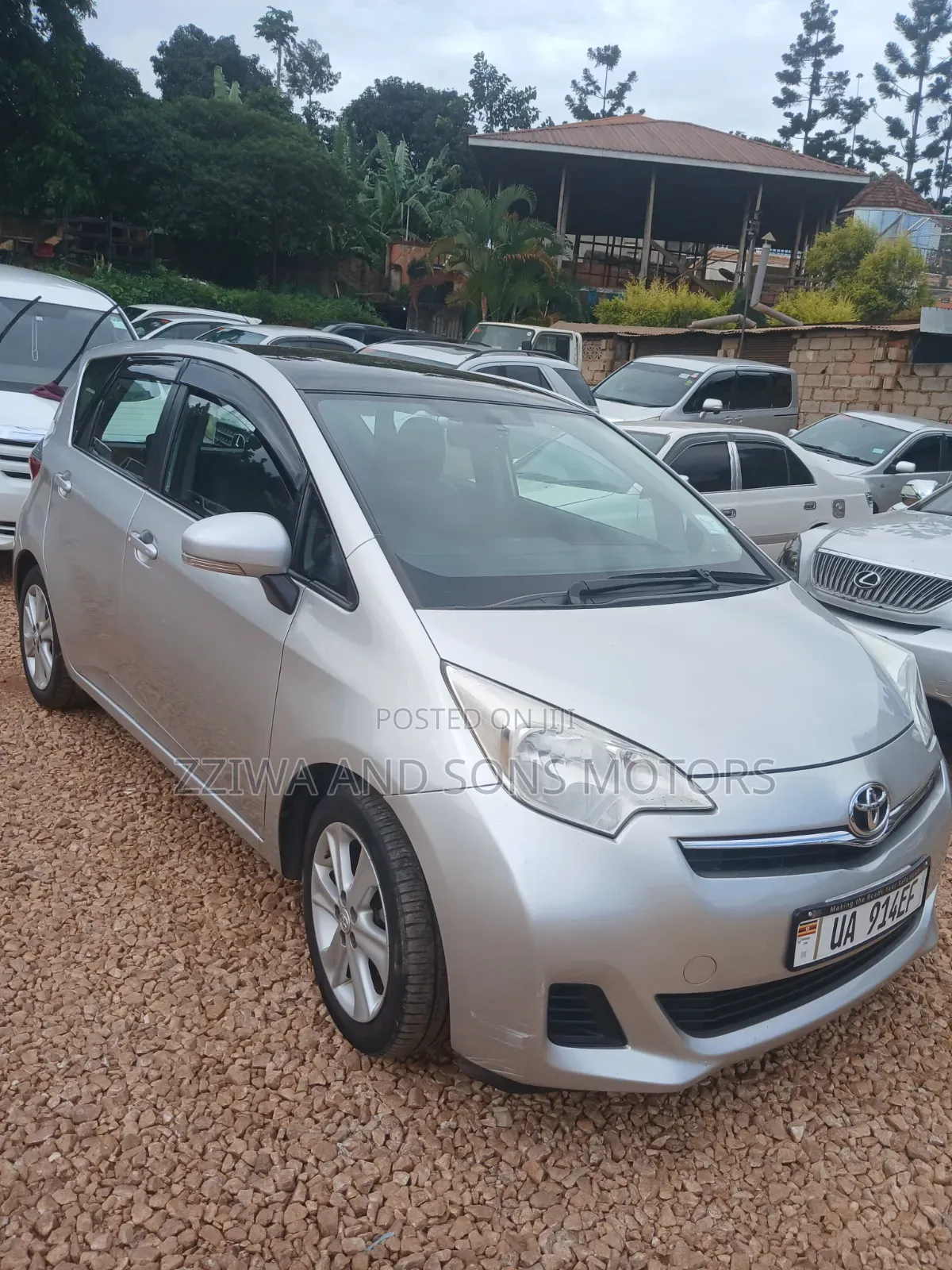Toyota Ractis 2012 Silver