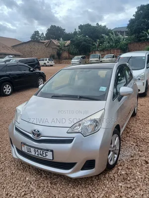 Toyota Ractis 2012 Silver