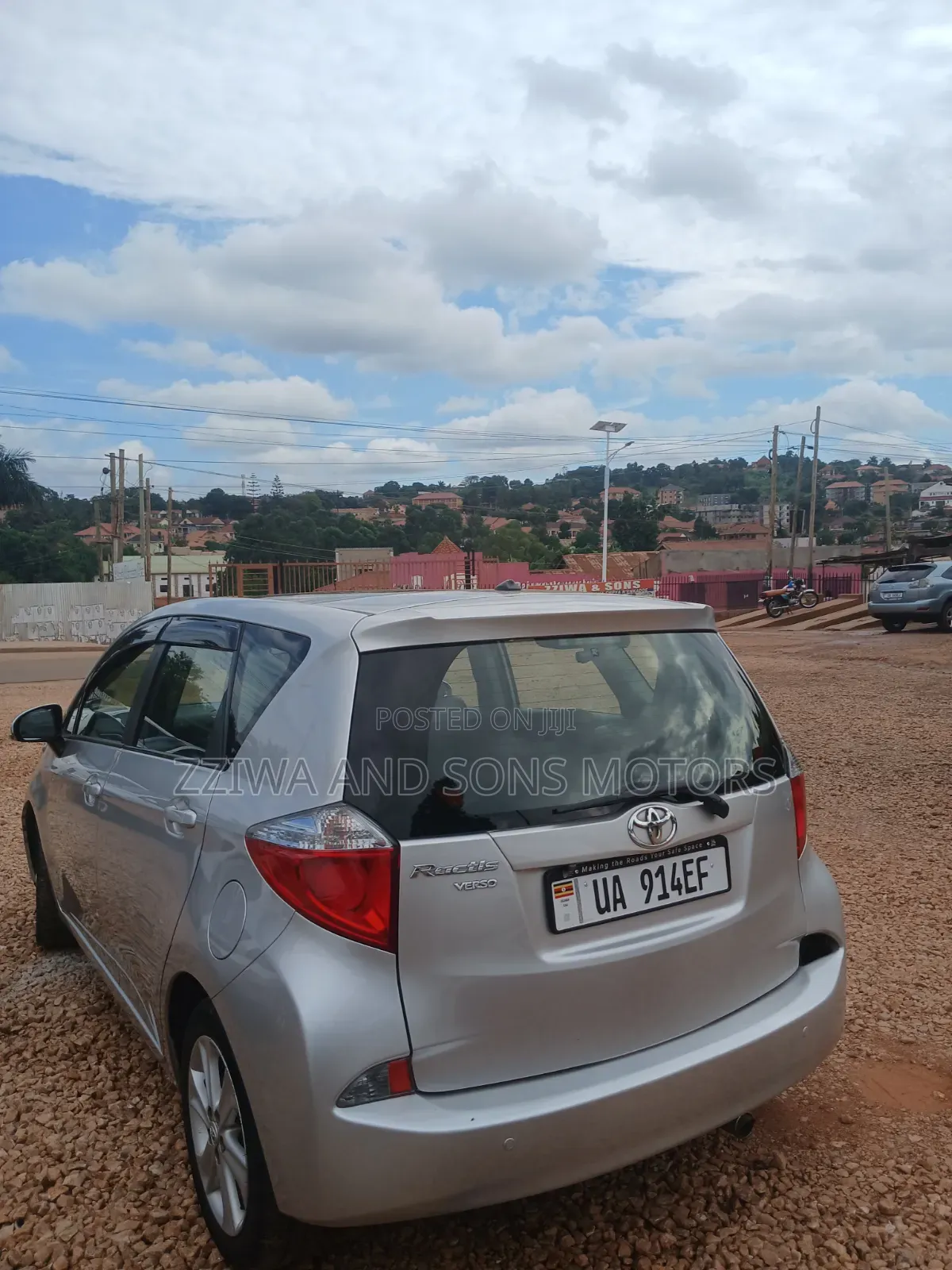 Toyota Ractis 2012 Silver