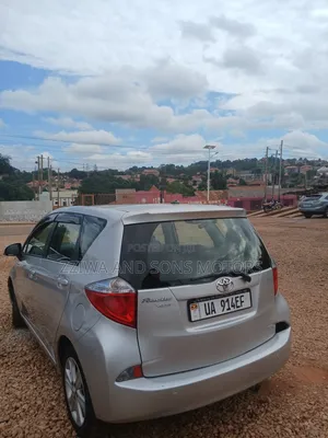 Toyota Ractis 2012 Silver