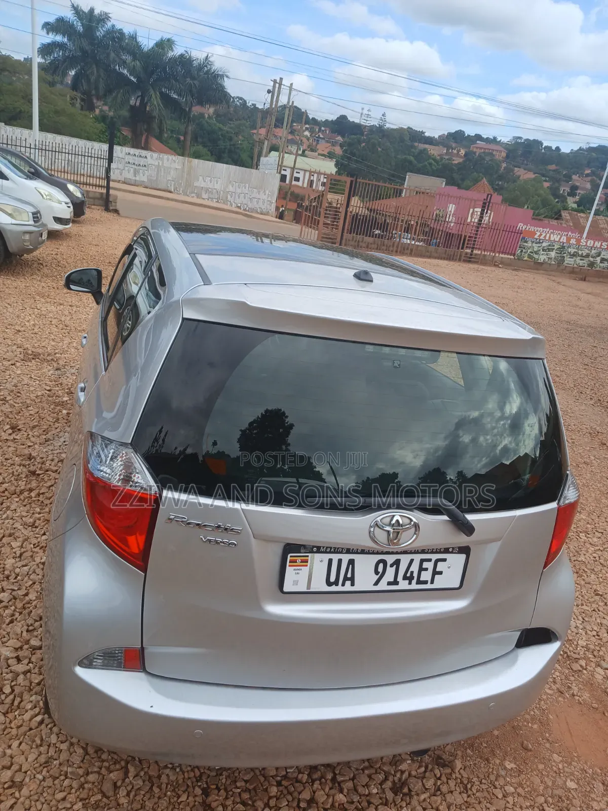 Toyota Ractis 2012 Silver