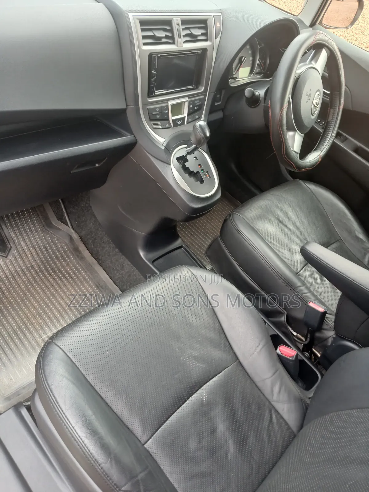 Toyota Ractis 2012 Silver