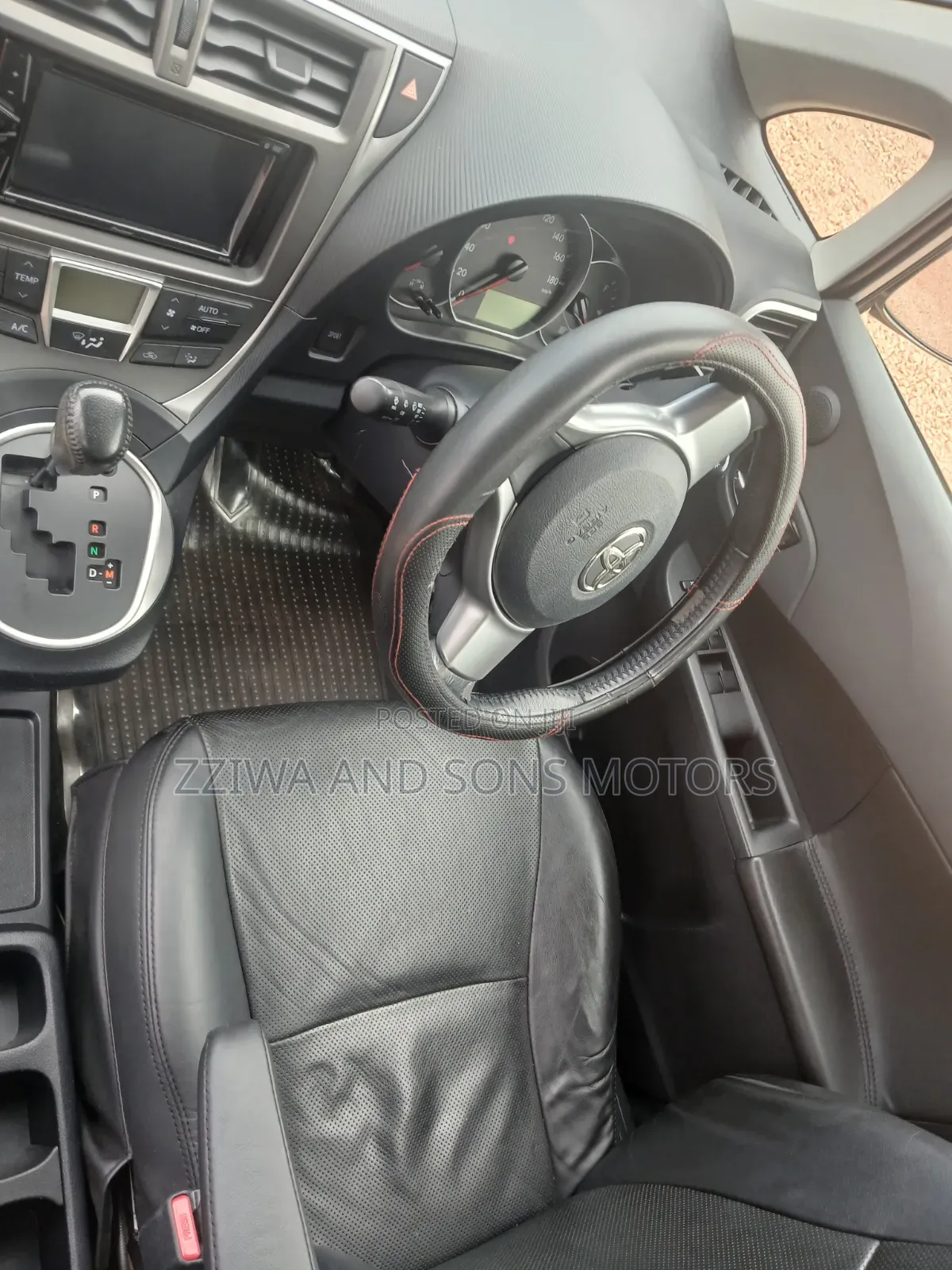Toyota Ractis 2012 Silver