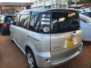 Toyota Sienta 2008 Silver