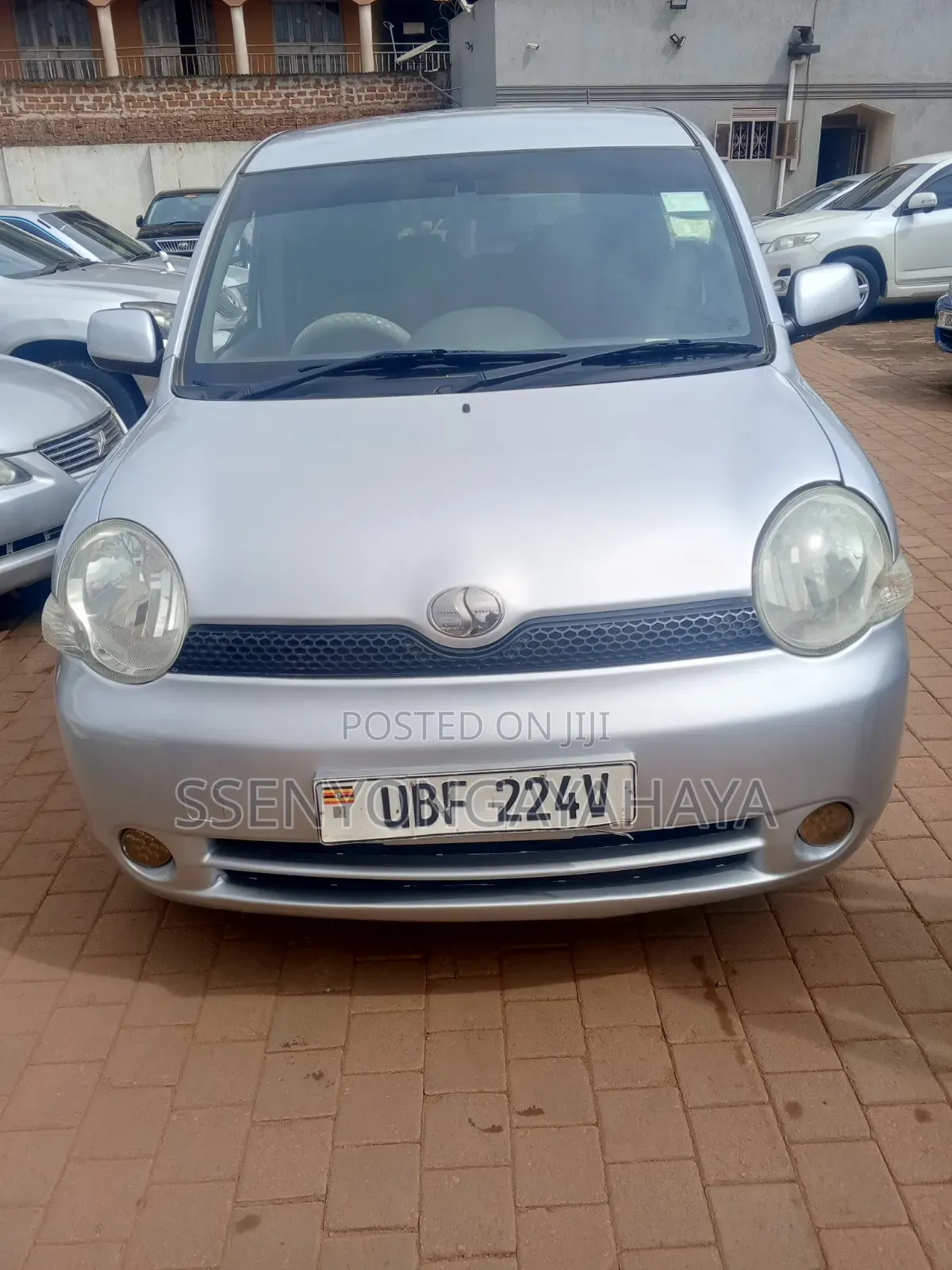 Toyota Sienta 2009 Silver