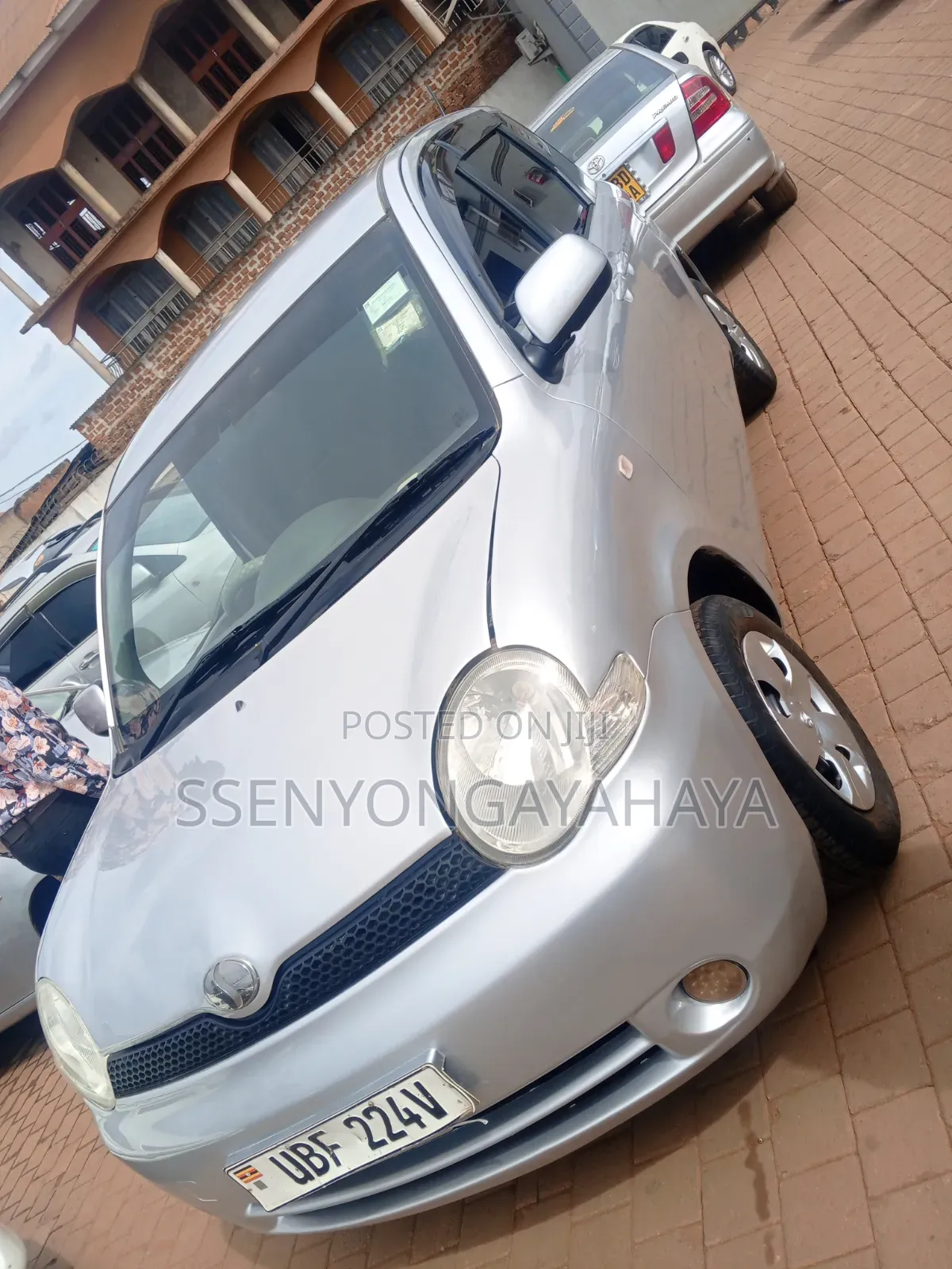 Toyota Sienta 2009 Silver