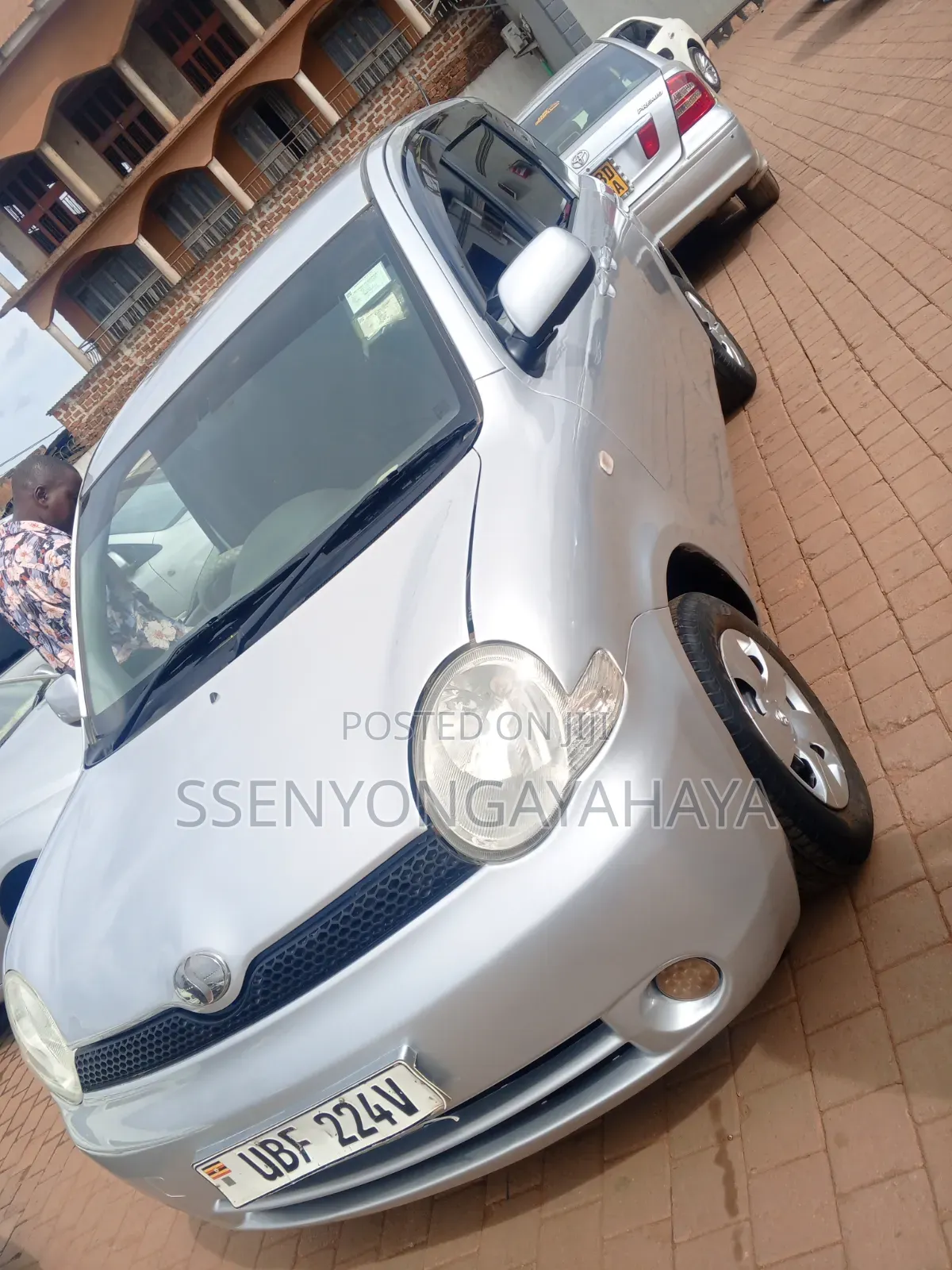 Toyota Sienta 2009 Silver
