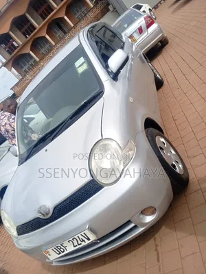 Toyota Sienta 2009 Silver