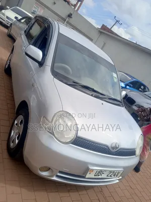 Toyota Sienta 2009 Silver