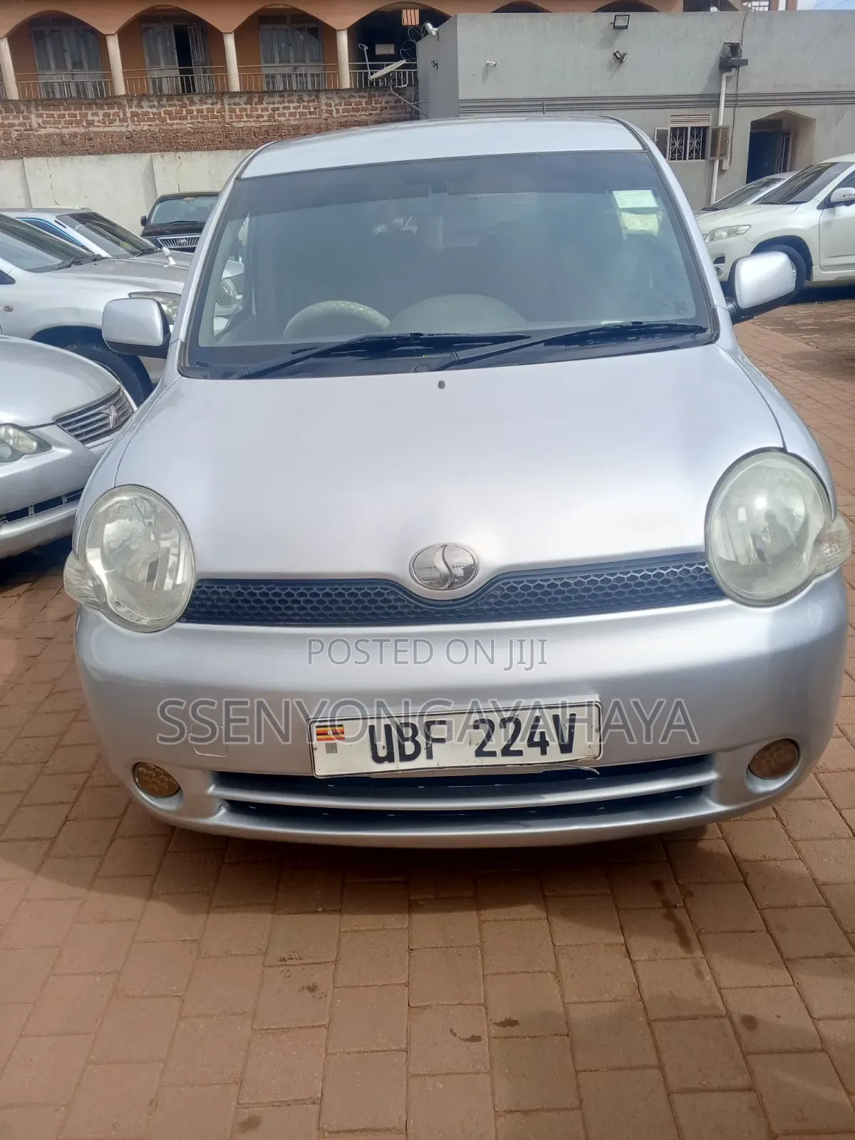 Toyota Sienta 2009 Silver