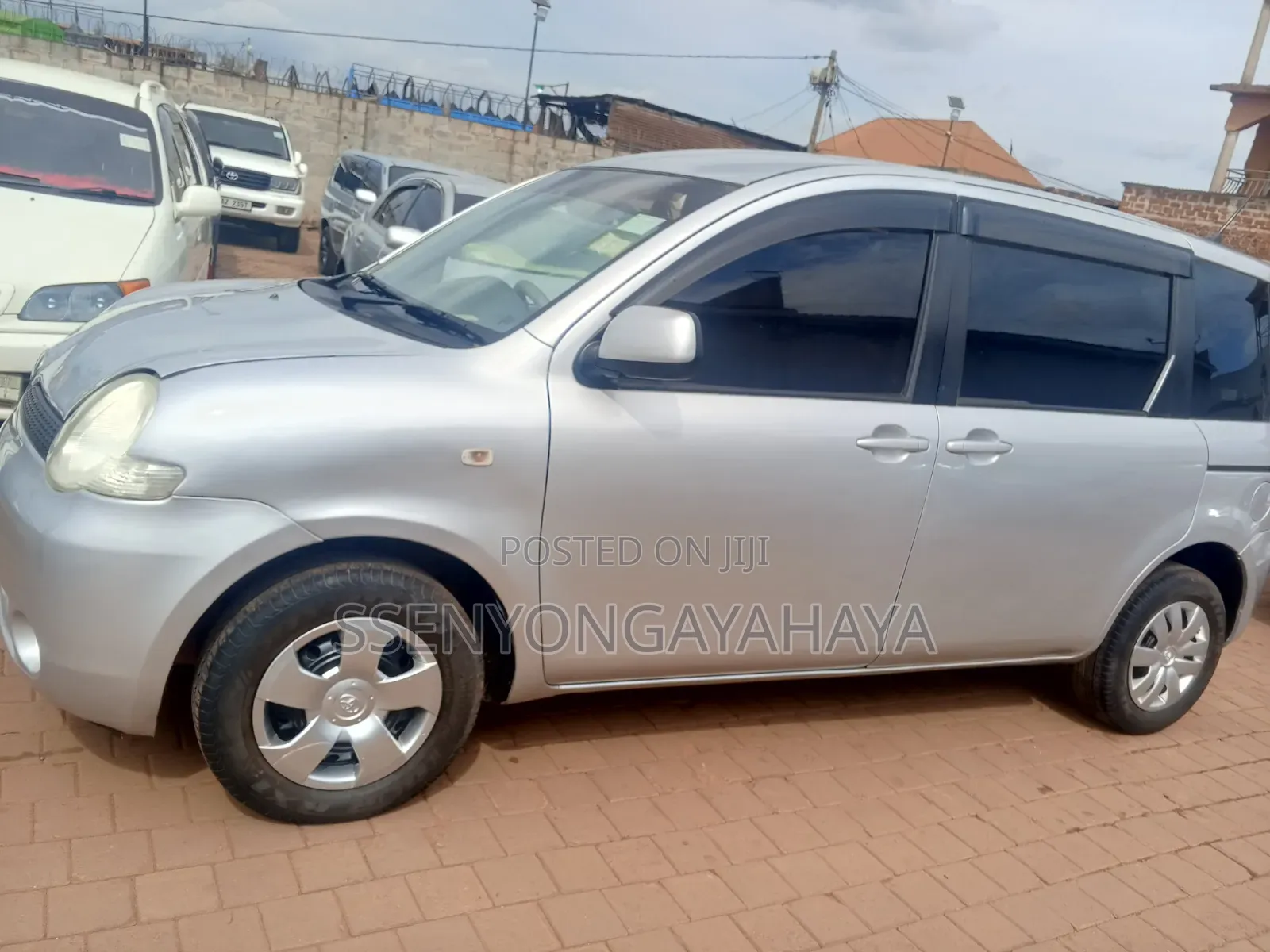 Toyota Sienta 2009 Silver