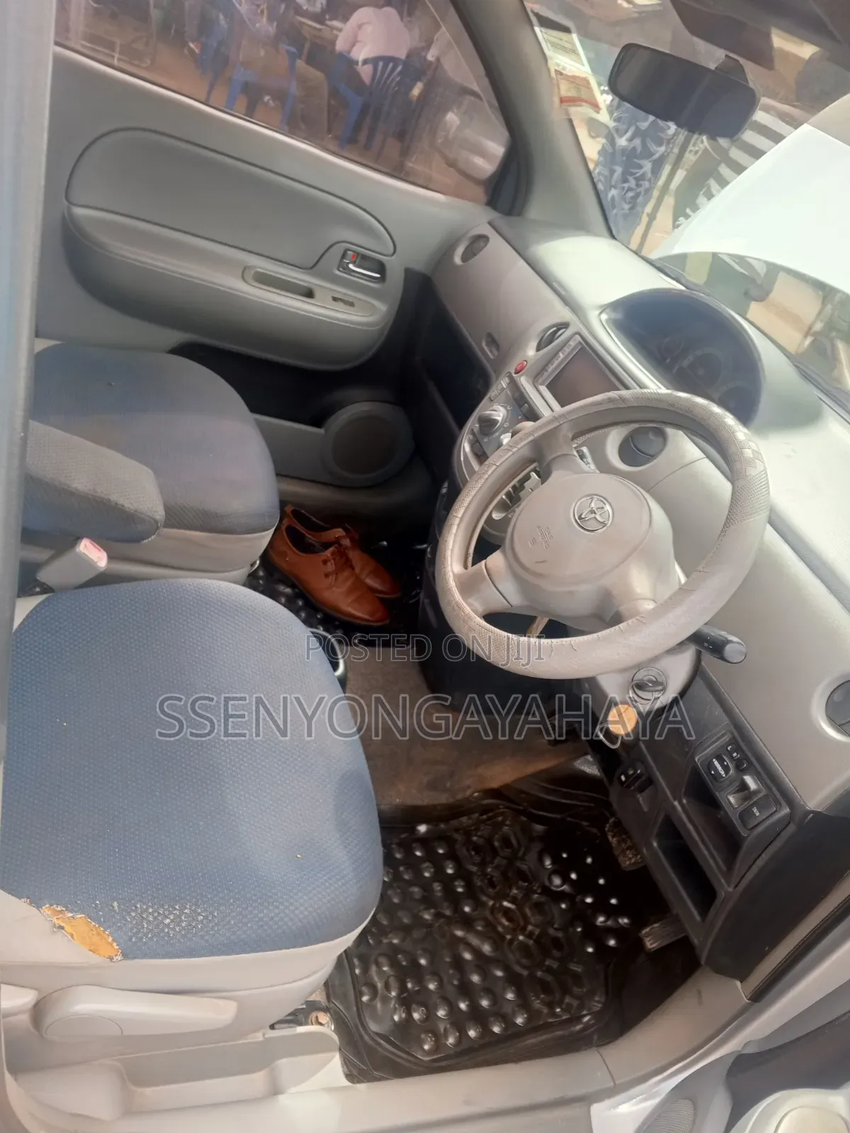 Toyota Sienta 2009 Silver