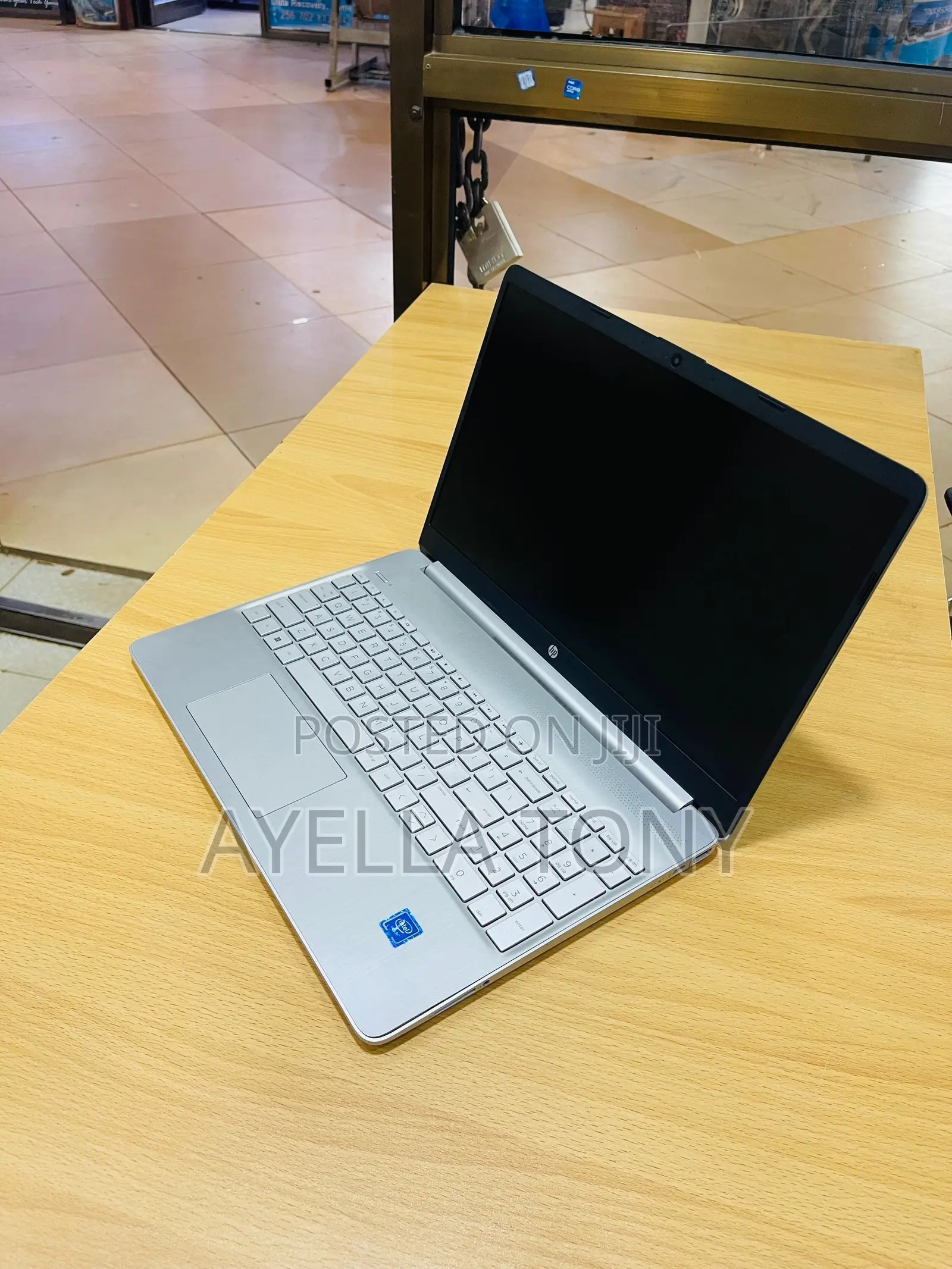 New Laptop HP Pavilion 15 8GB Intel Core i7 SSD 256GB