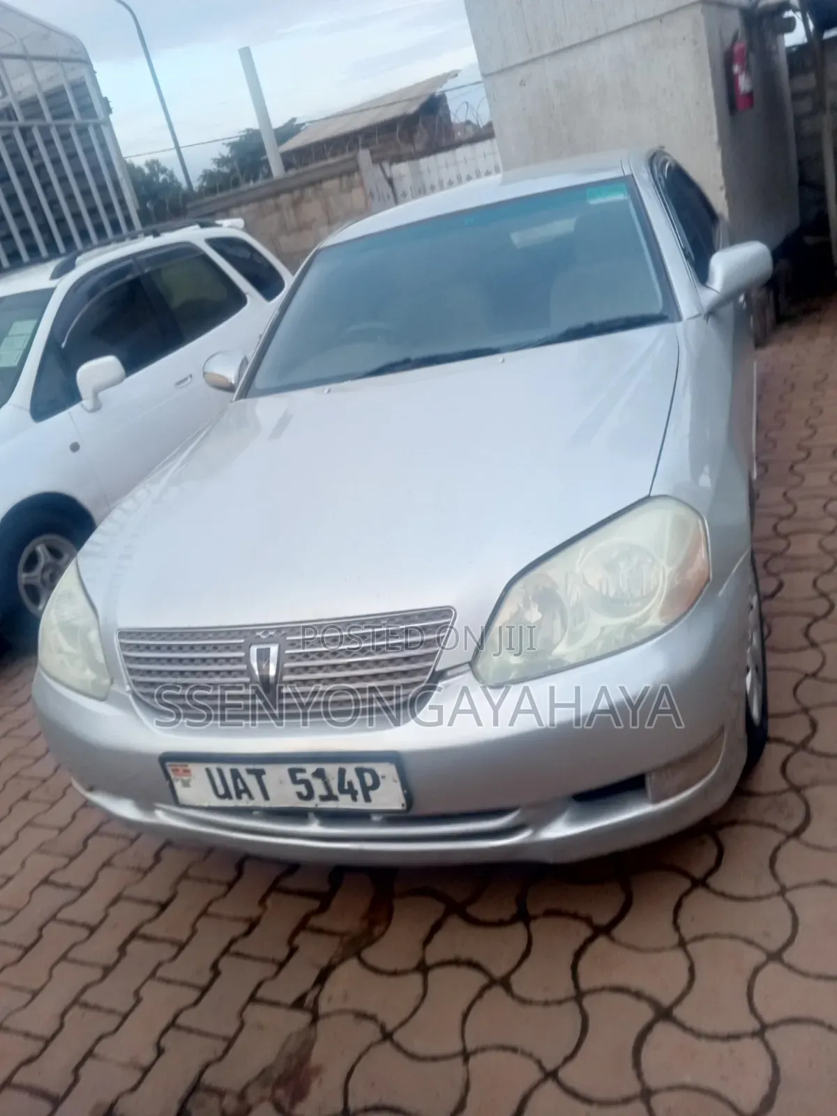 Toyota Mark II 2000 Silver