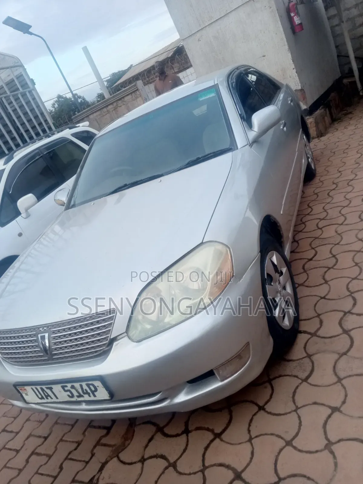 Toyota Mark II 2000 Silver