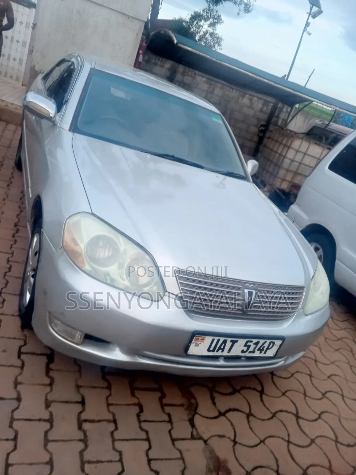 Toyota Mark II 2000 Silver