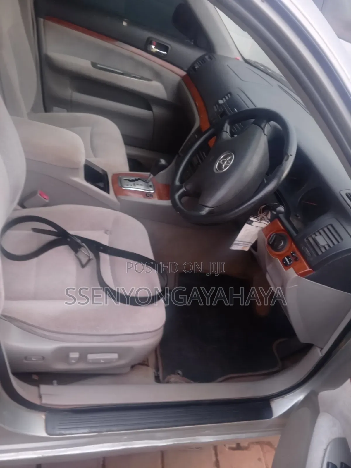 Toyota Mark II 2000 Silver