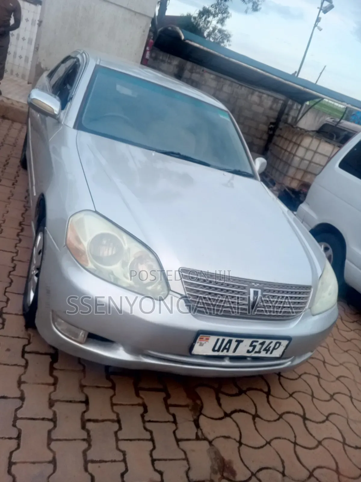 Toyota Mark II 2000 Silver
