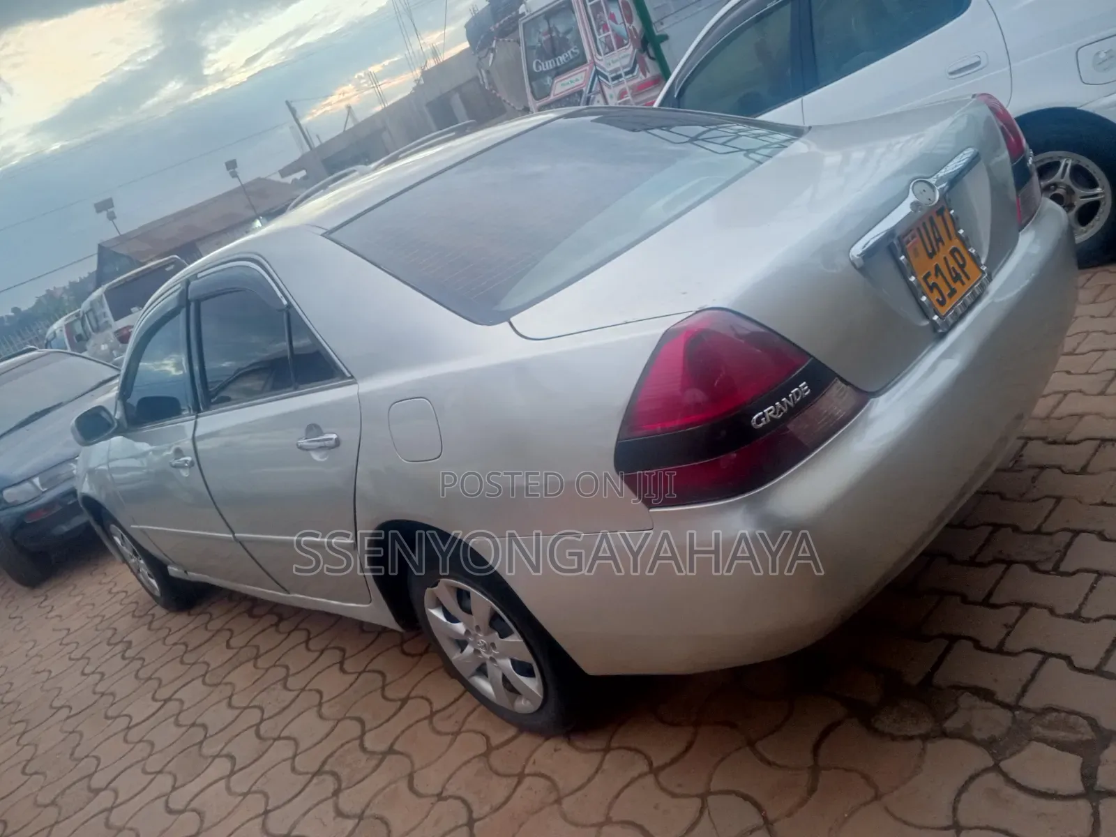 Toyota Mark II 2000 Silver