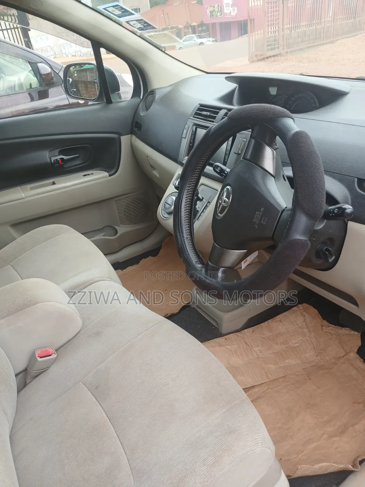 Toyota Passo Sette 1.5 FWD 2011 White