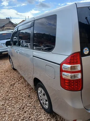 Toyota Noah 2.0 143hp AWD (7 Seater) 2010 Silver