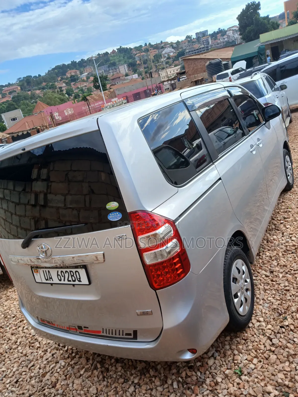 Toyota Noah 2.0 143hp AWD (7 Seater) 2010 Silver