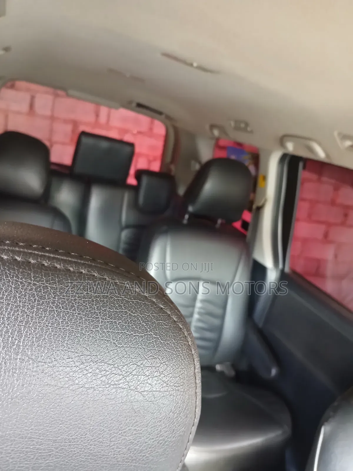 Toyota Noah 2.0 143hp AWD (7 Seater) 2010 Silver