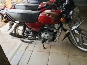 Bajaj Boxer 100 2025 Red