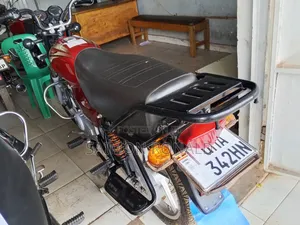 Bajaj Boxer 100 2025 Red