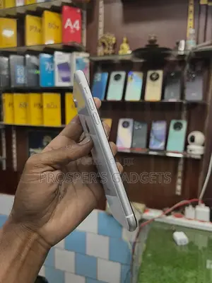 Apple iPhone XR 64 GB White
