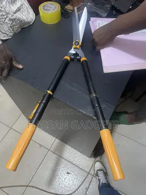 Garden Scissor Extendable Yellow Black