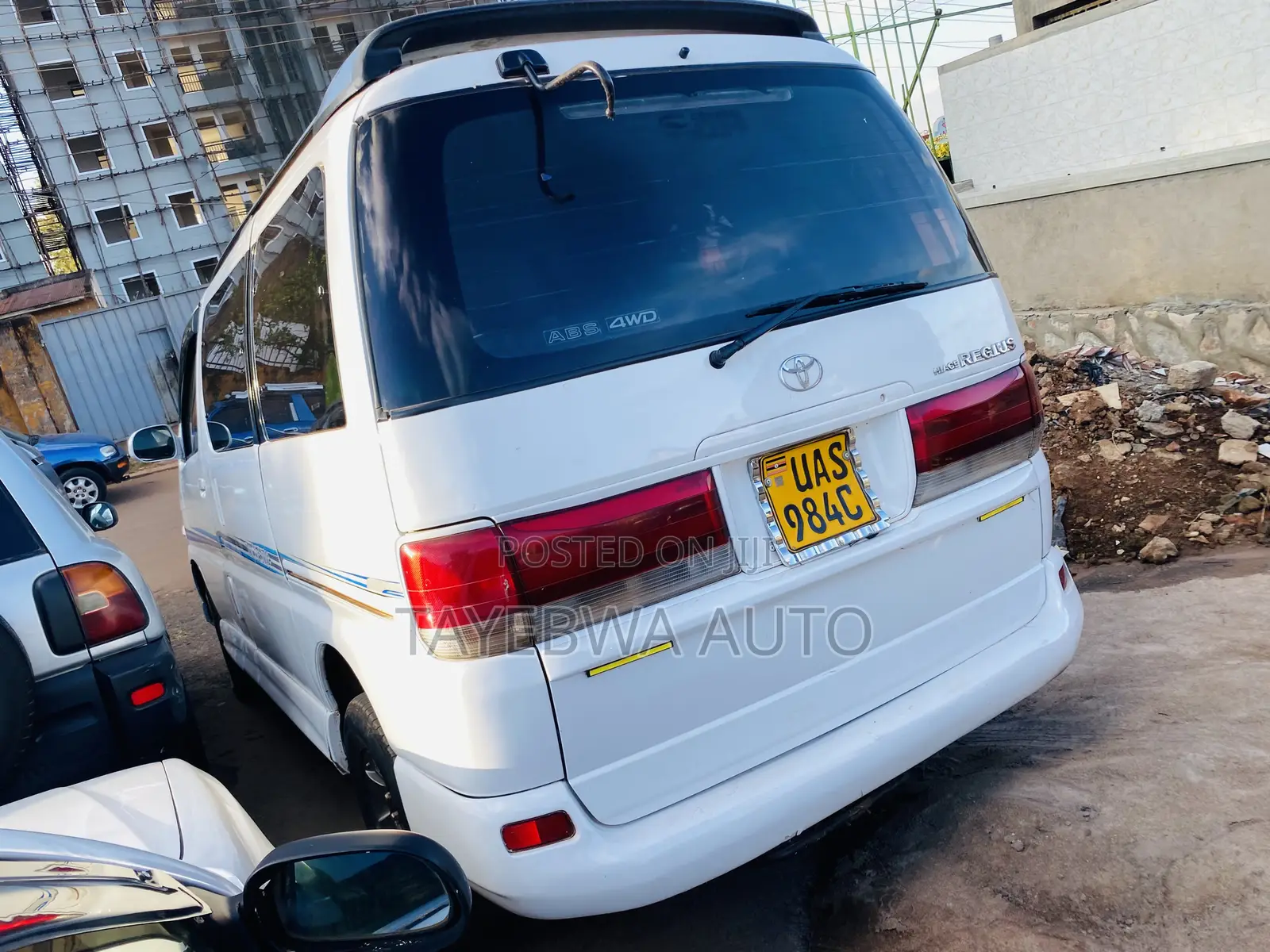 Toyota Regius 1999 White
