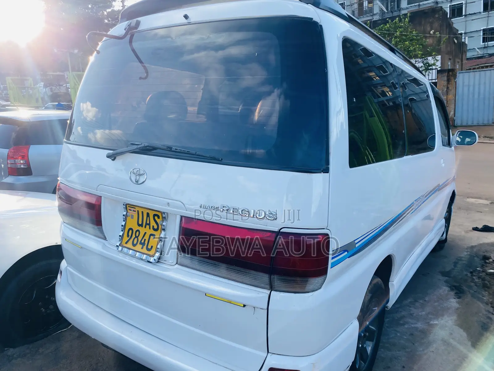 Toyota Regius 1999 White