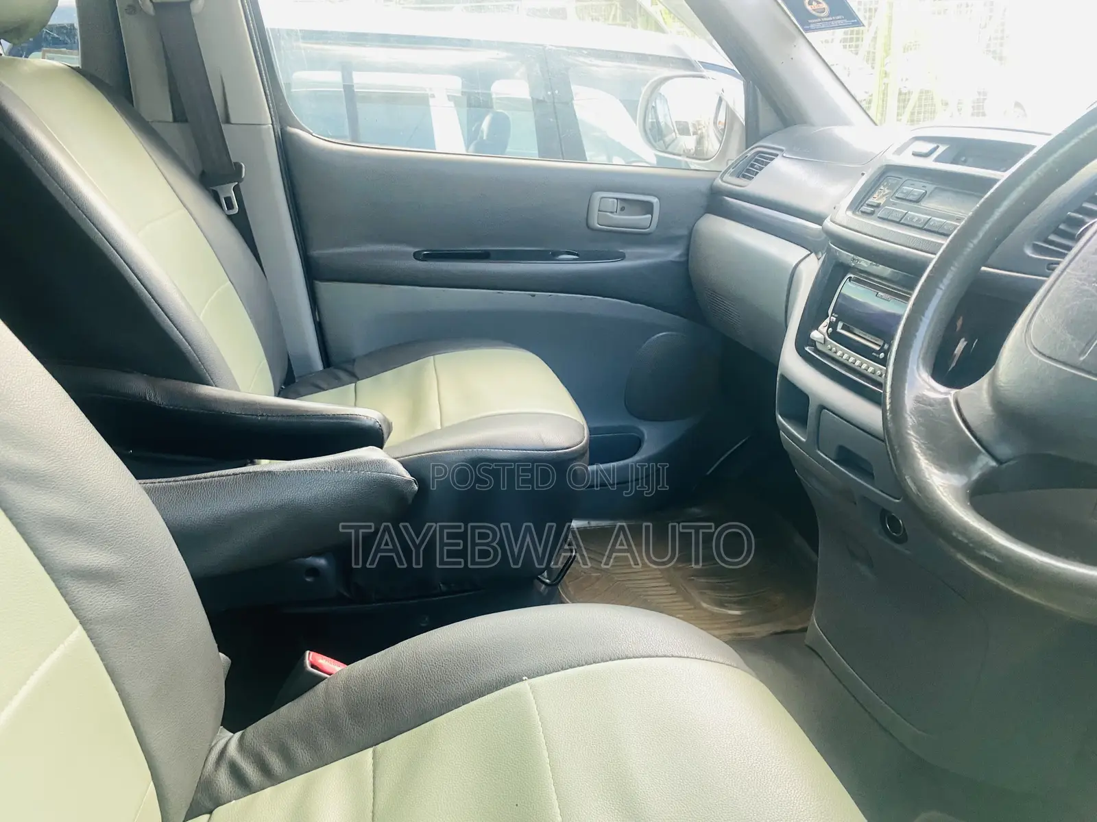Toyota Regius 1999 White