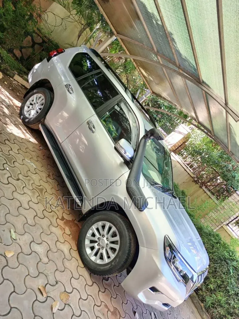 Toyota Land Cruiser Prado 2.8 D-4D 2016 Silver