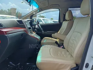 Toyota Alphard 2.4 Petrol FWD 2010 White