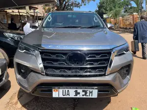 Toyota Fortuner 2.4 D AWD 2016 Gray