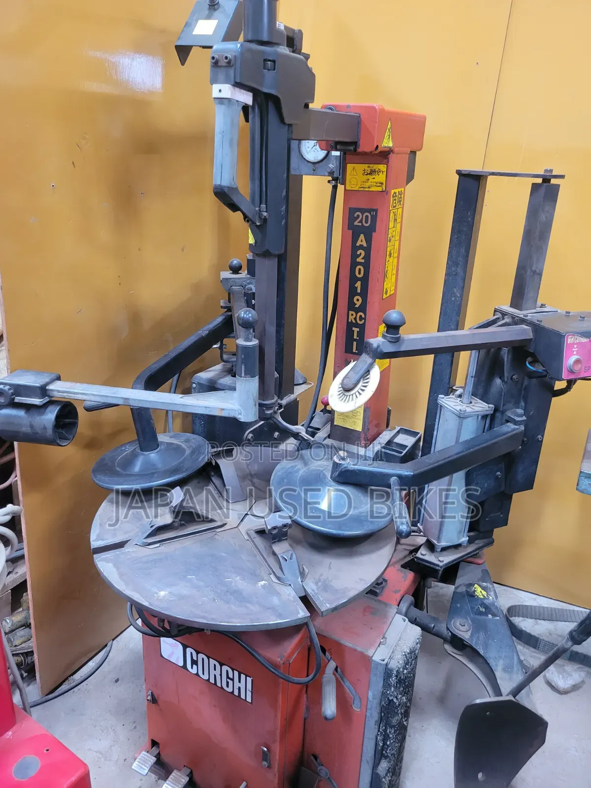 Corghi A2019 Tire Changer