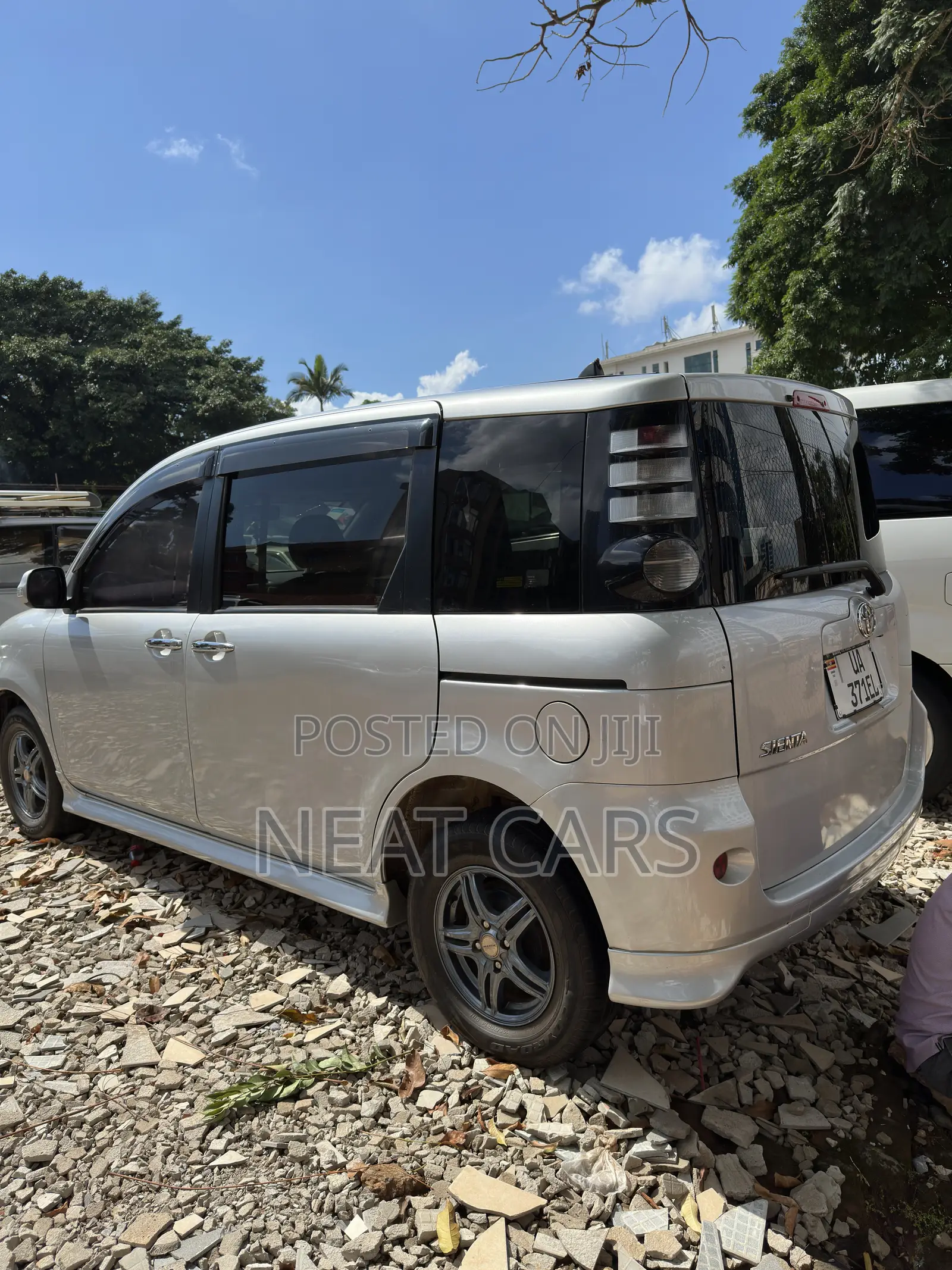 Toyota Sienta 2009 Silver