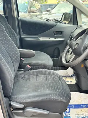 Toyota Ractis 2008 Burgundy