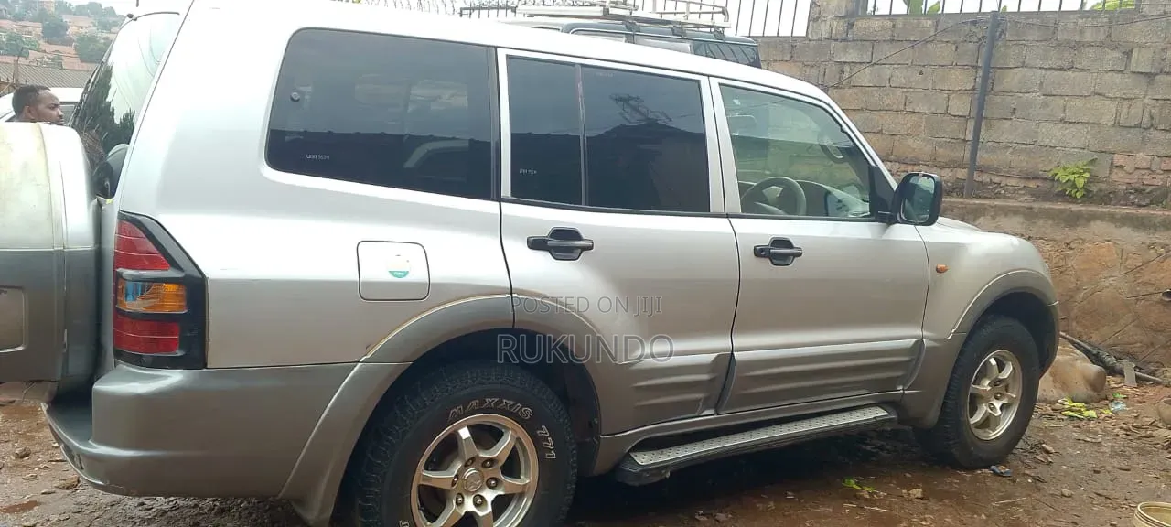 Mitsubishi Pajero 2.0 Pininfarina Automatic 2001 Gray