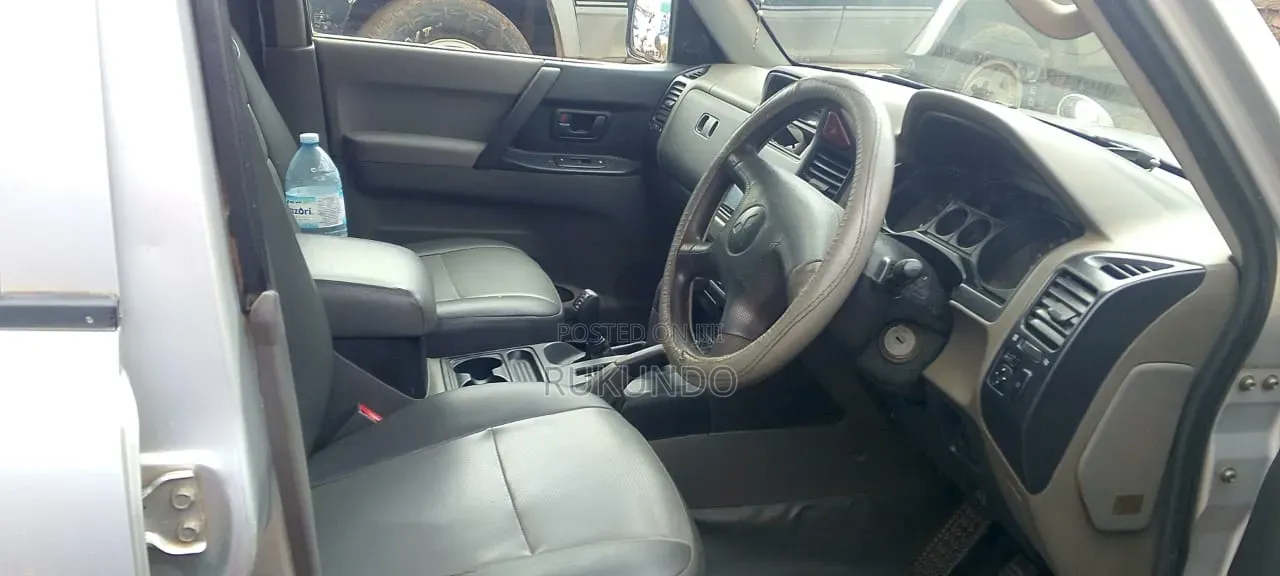 Mitsubishi Pajero 2.0 Pininfarina Automatic 2001 Gray