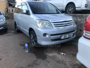 Toyota Noah 2007 Silver