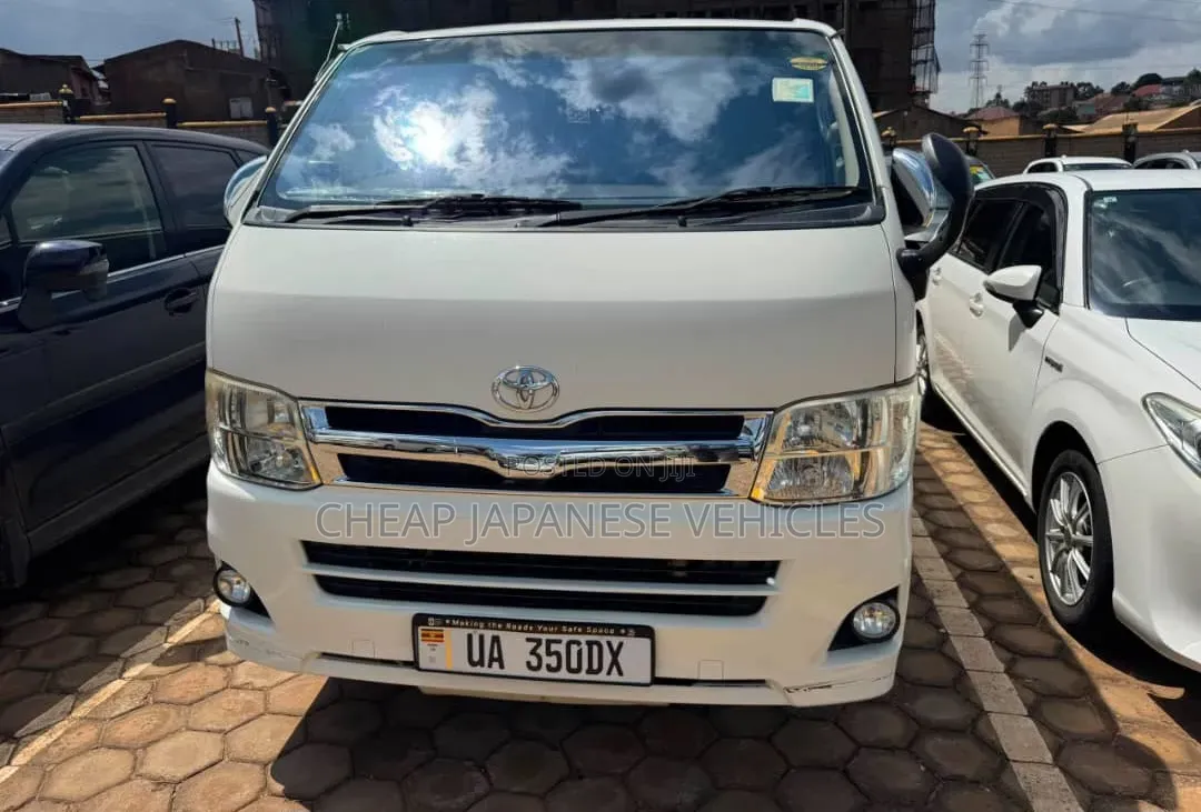Toyota HiAce 2012