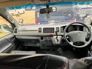 Toyota HiAce 2012